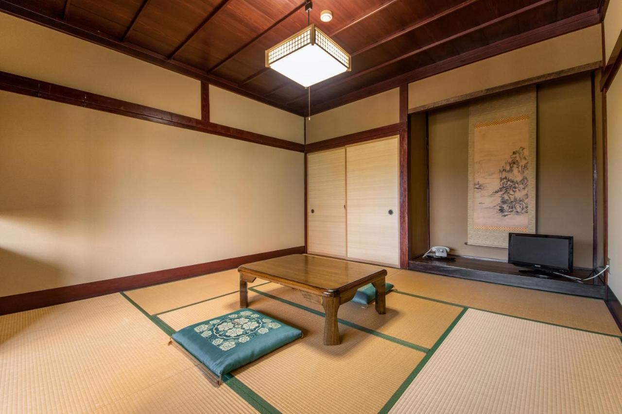 Kadokyu Ryokan Такаока Екстер'єр фото